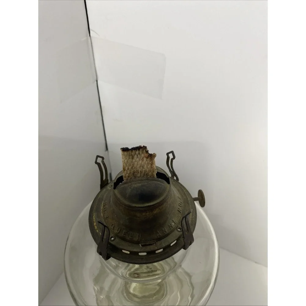 Antique queen Annie Oil/kerosene lamp No 2 clear glass 11in high‎ including burn